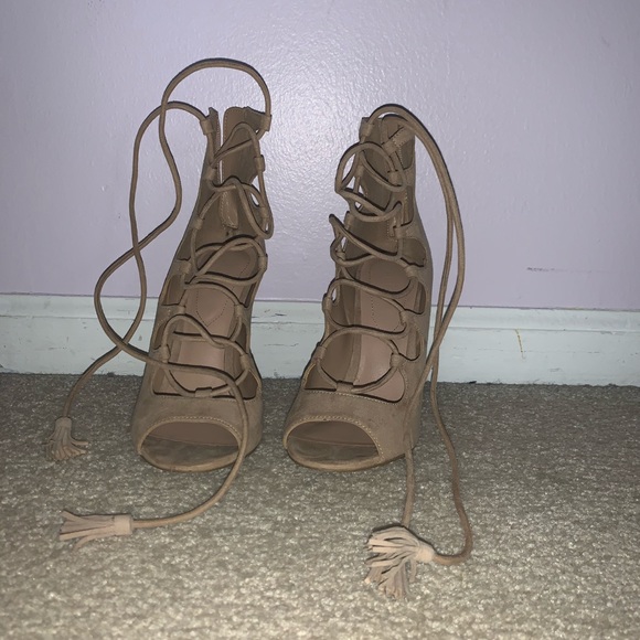 Heels - Picture 2 of 4